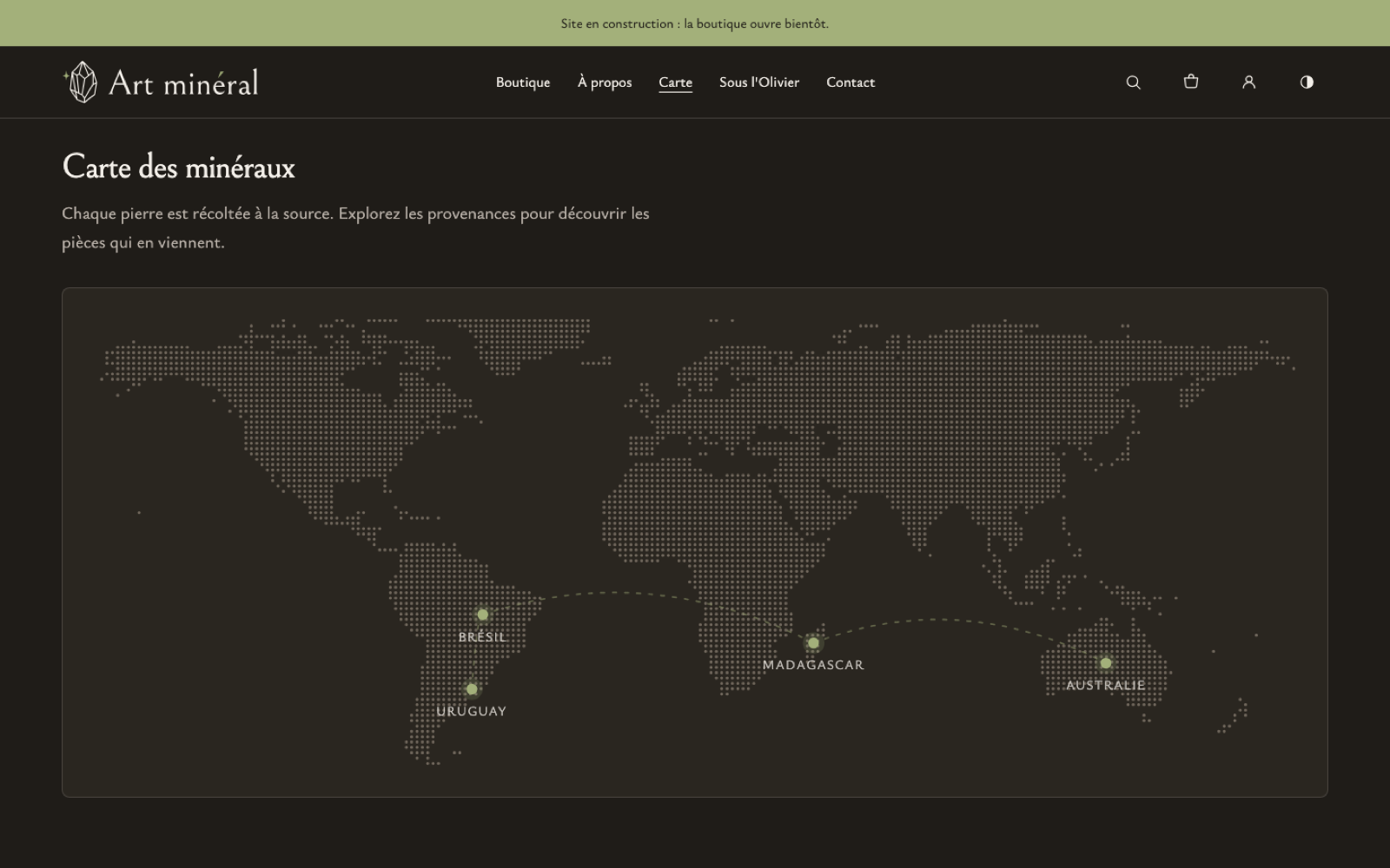 The “Carte des minéraux” page on desktop: a dotted world map with pins on Brazil, Uruguay, Madagascar and Australia, linked by a dashed route.