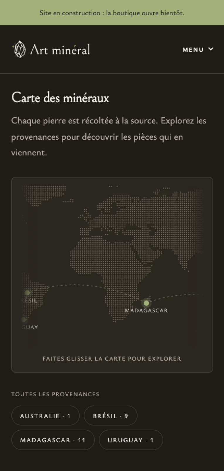 The same map on a phone: it scrolls horizontally, a caption tells the visitor to drag it, and below it each origin appears as a chip with its count (Australie 1, Brésil 9, Madagascar 11, Uruguay 1).