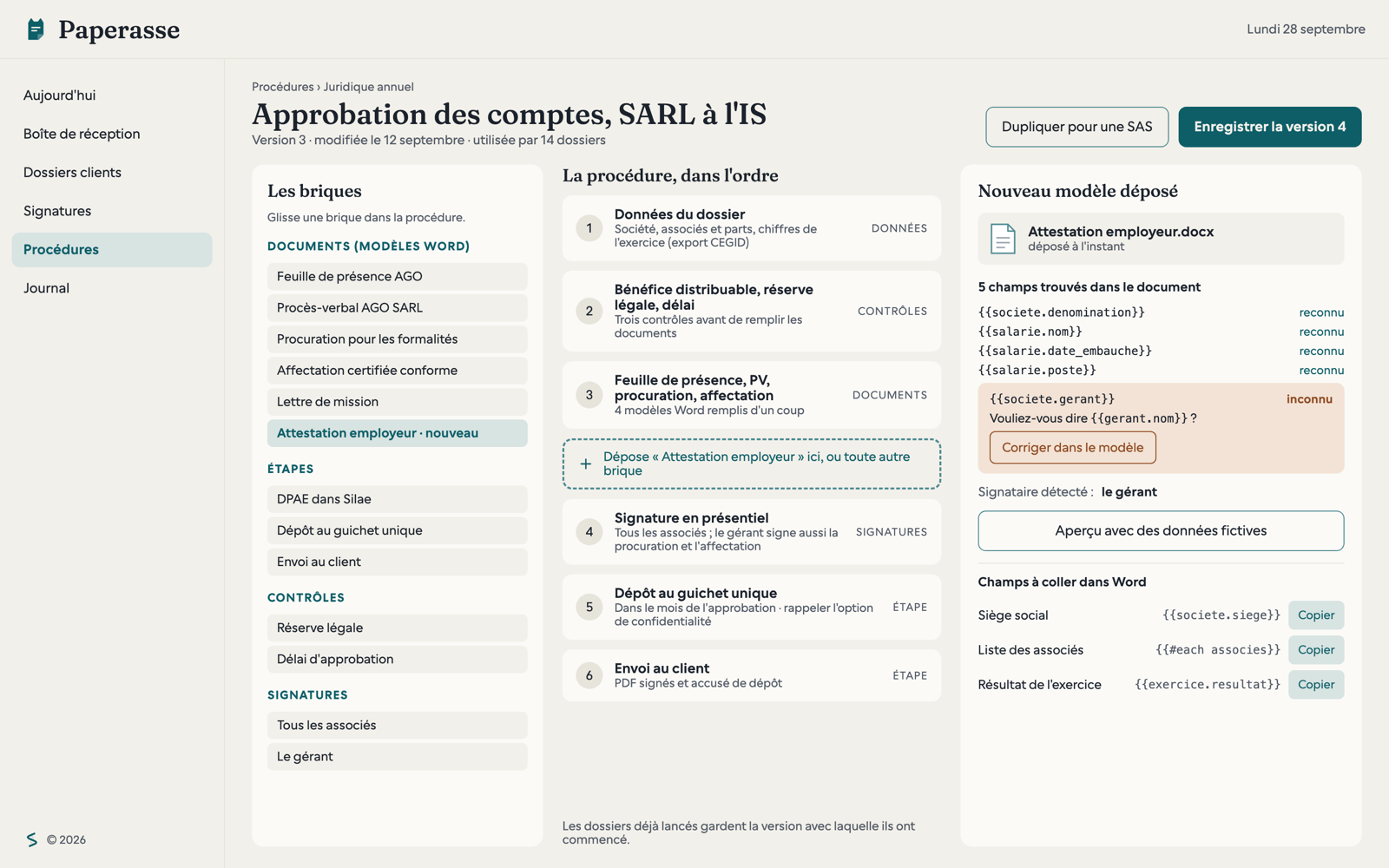Design mockup of the procedure editor, with fictional data: “Approbation des comptes, SARL à l'IS”, version 3. Bricks on the left (Word templates, steps, checks, signatures), the procedure in six steps in the middle, and on the right a Word template that has just been uploaded, whose five fields are matched against the dictionary; one is flagged unknown, with a suggested correction.